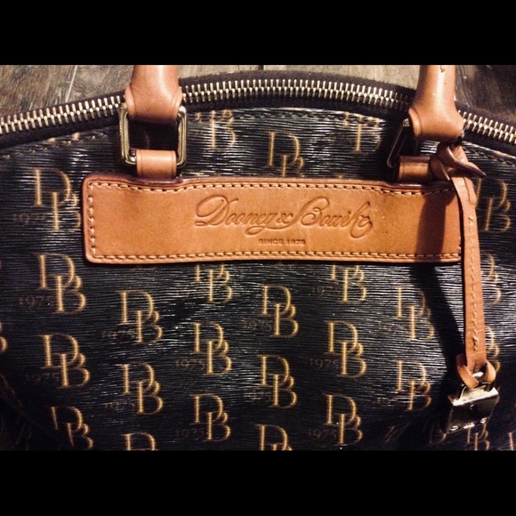Dooney and bourke handbag - Picture 6 of 8